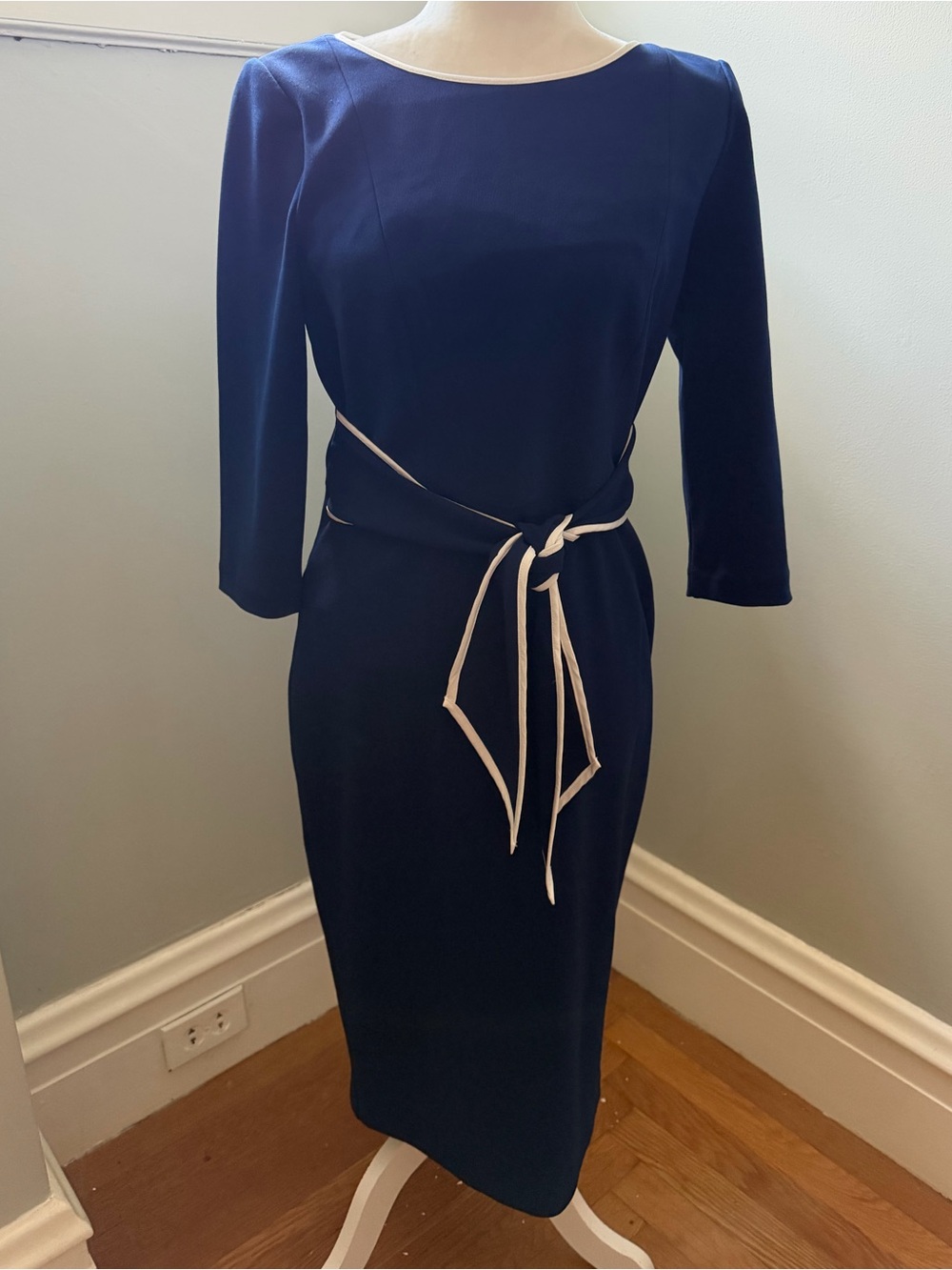 Adrianna Papell Blue Contrast Trim Sheath Dress Size 4